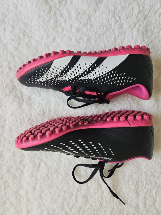 Ghete fotbal adidas predator