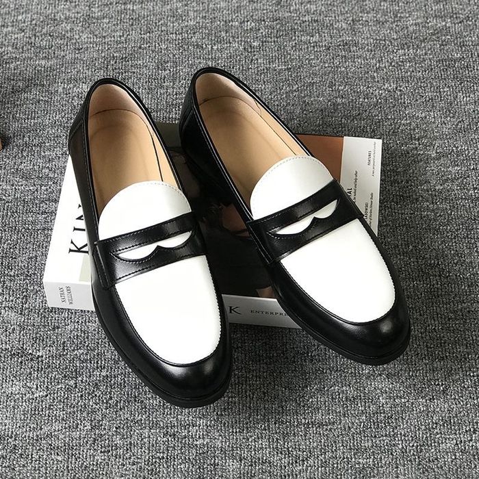 Классические туфли под строгий образ лоферы