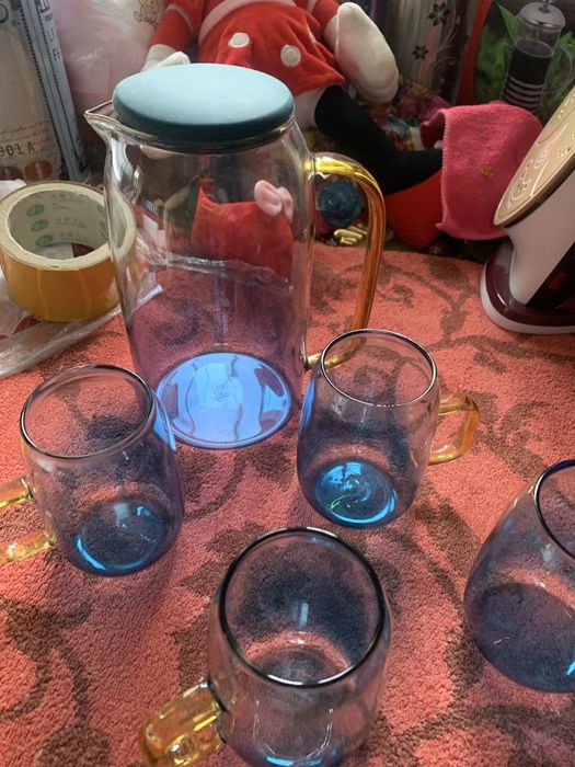 Графин и 4 стаканчика. Стекло.