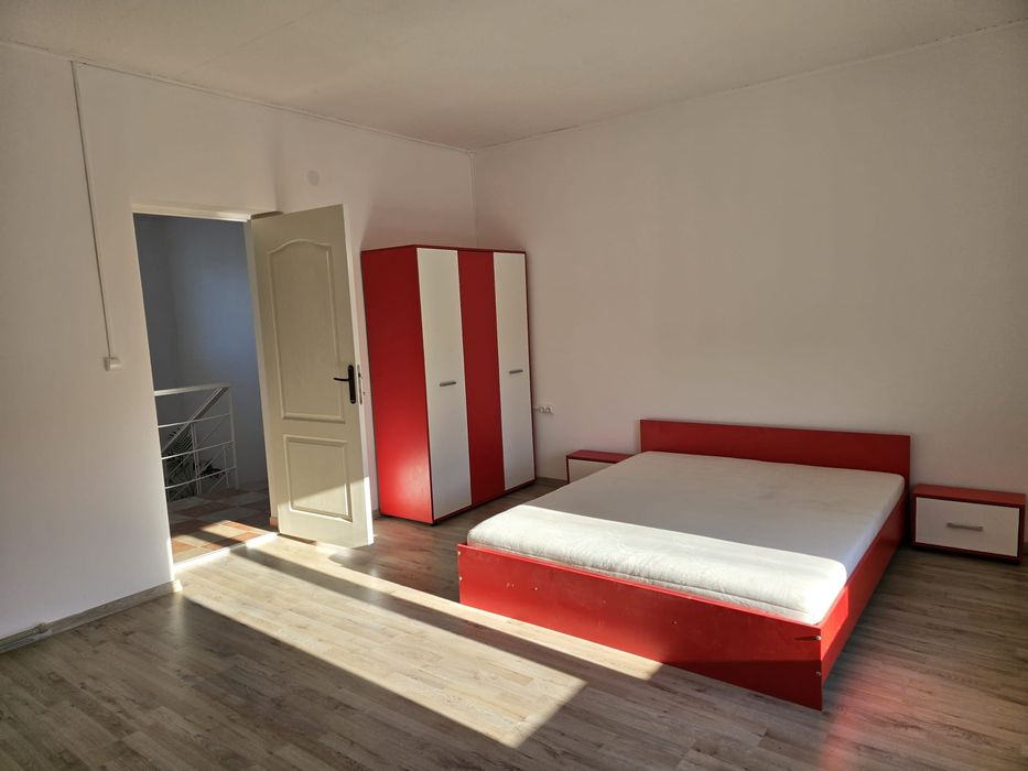 Apartament de inchiriat cu 3 camere renovat recent (prima inchiriere)