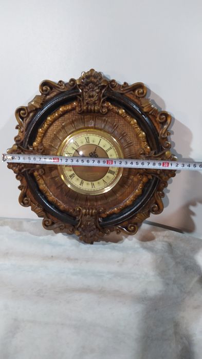 Часы. Корпус из дерева.  Резьба.