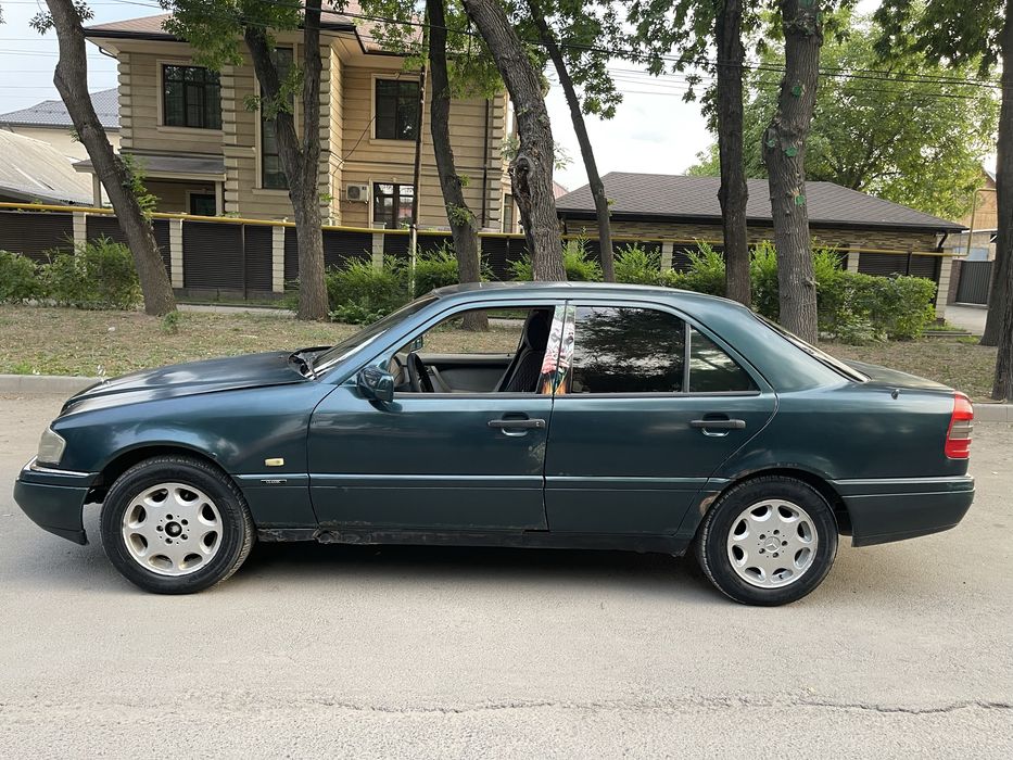 Продам mercedes c180