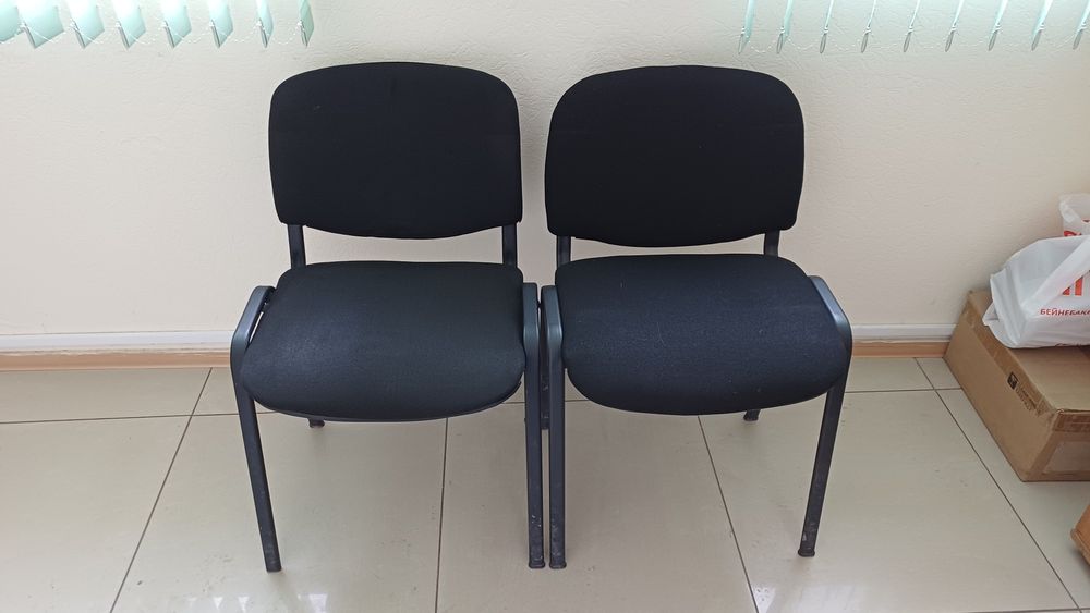Стулья офисные б/у 2 шт.