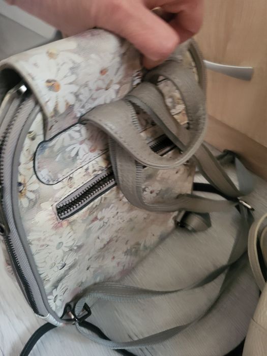 чанти и раници естесвина кожа 15-35 евро