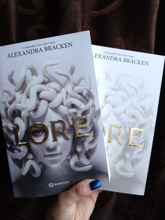 Set 2 cărți "Lore"