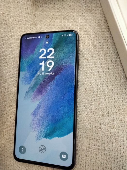 Продам Samsung galaxy s21 fe 128gb телефон работает 50/50