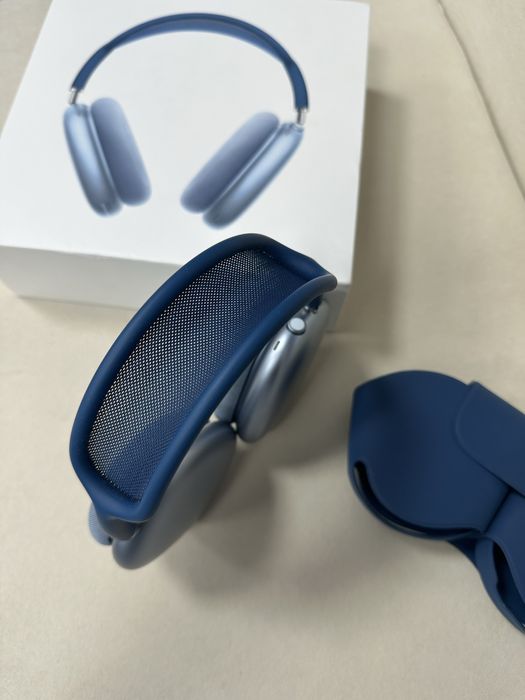 AirPods Max в голубом цвете