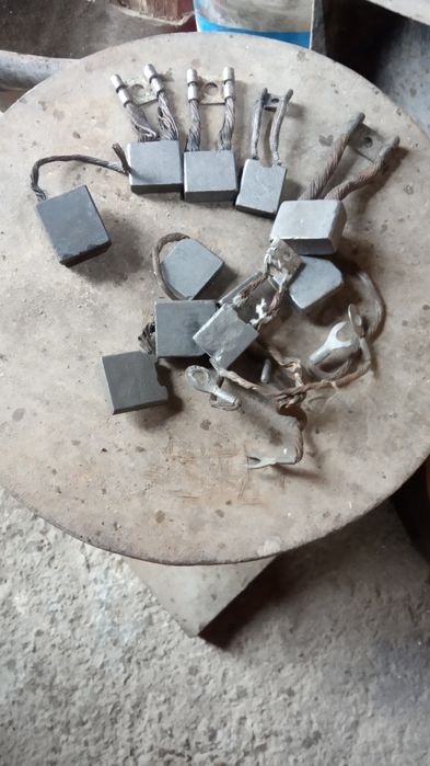 Продам щетки графитовые для электрооборудования