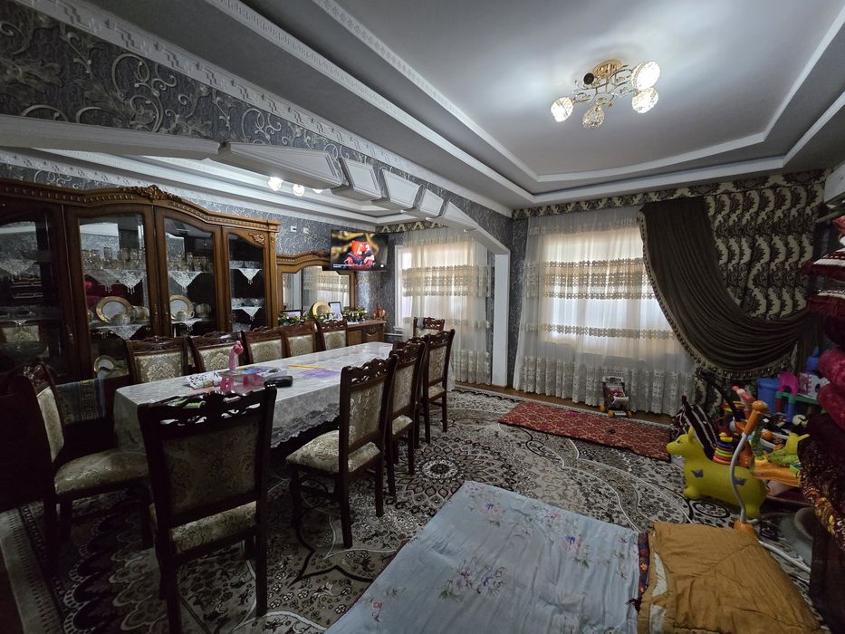 40 лет массив-1 продаётся квартира 5/5/5