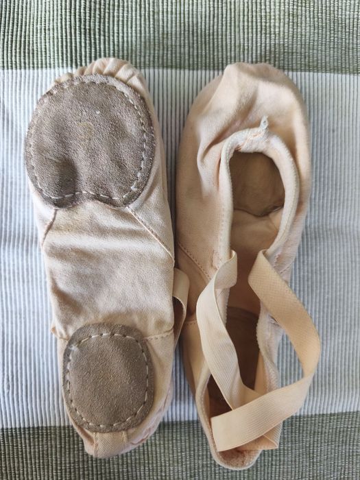 Детски туфли и трико за балет