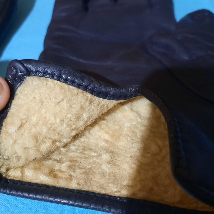 Mănuși piele , 
Îmblănite 
Anii 80
Stare foarte bună