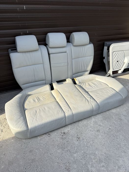 Белый Кожанный Салон на BMW e34 (Универсал)
