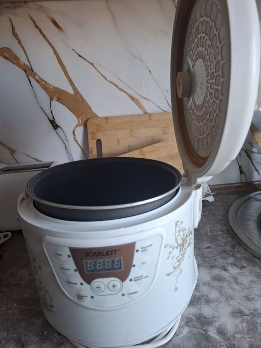 Продам мультиварку белую