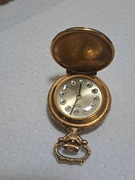 Vand ceas medalion dama vechi Myon