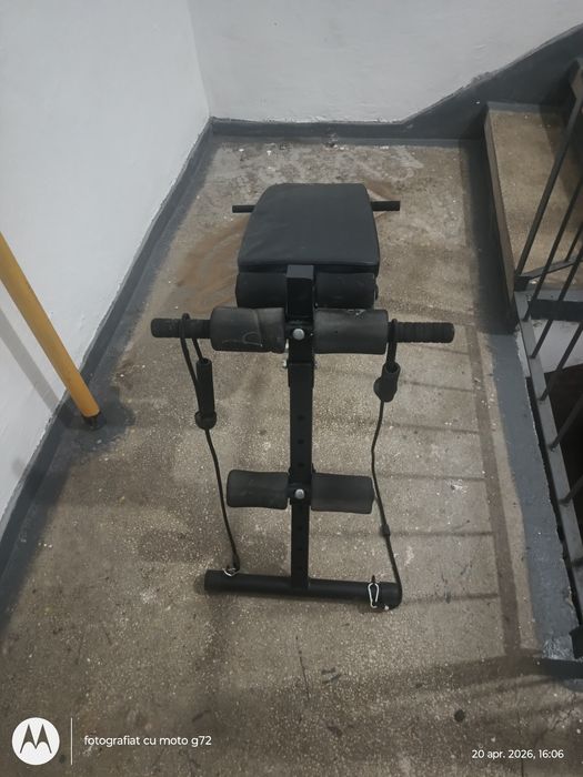 Vând bancă fitness foarte puțin folosită