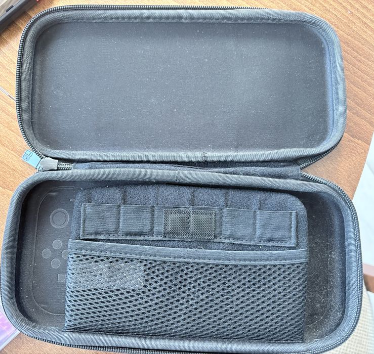 Nintendo Switch: конзола + 1 контролер + док + калъф + 4 игри