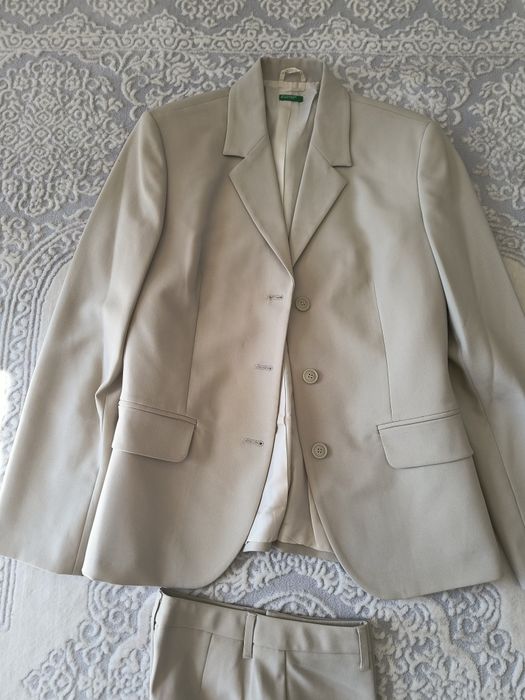 Costum Benetton bej