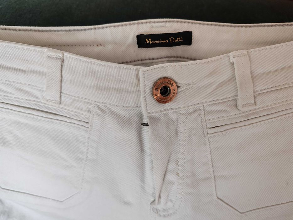 Vând jeansi albi massimo dutti