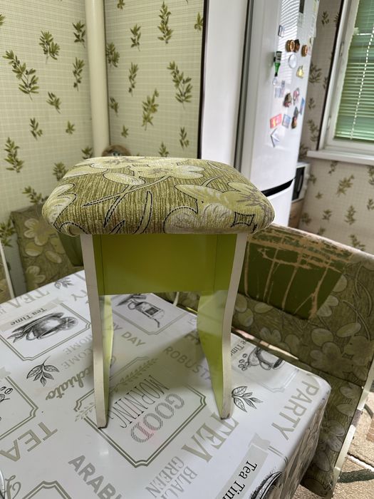 Диван для кухни.