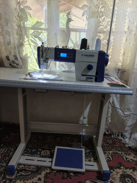 Срочно продам швейную машинку.
