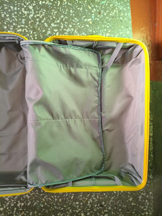 Продам дорожный чемодан