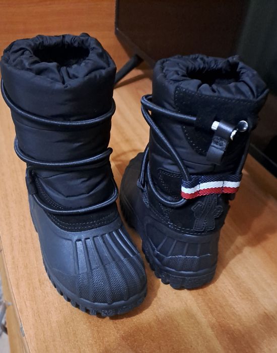Ghete gisme copi moncler nr 26 stare perfectă fără defecte 300lei