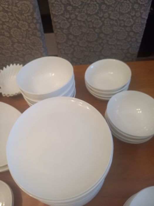 Белый сервиз хорошего качества