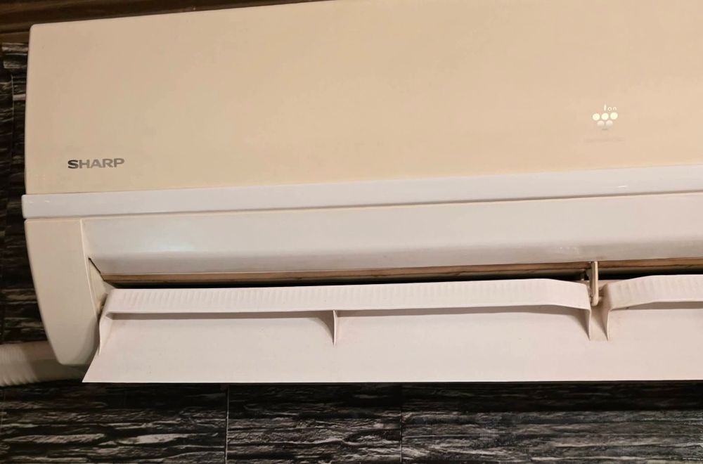 климатик инверорен 12ка Sharp за ремонт или части