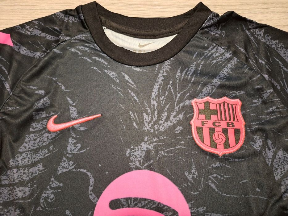 Детски флуоресцентен футболен екип на Рафиня Барселона!