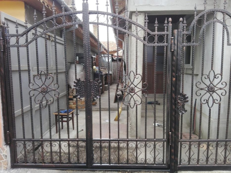 Confecții porți și panouri gard , scări exterioare.