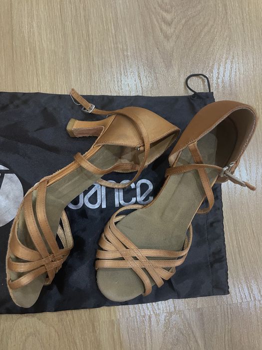 Обувки за латино , спортни танци