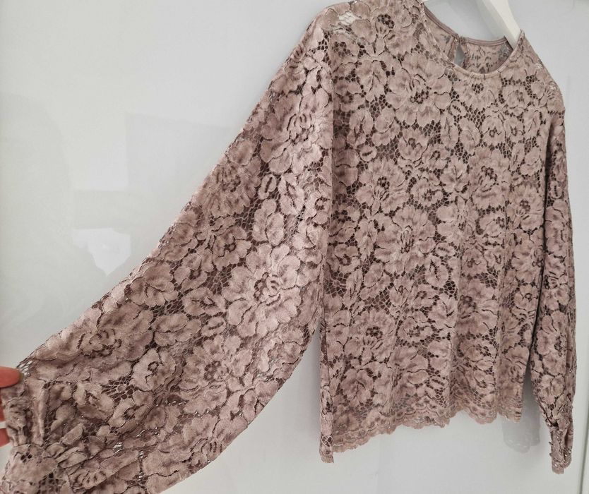 Bluză din dantelă