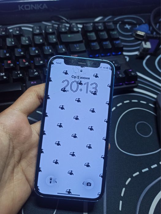 iPhone 12 mini.
