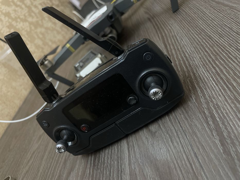 DJI Mavic pro- черный квадрокоптер