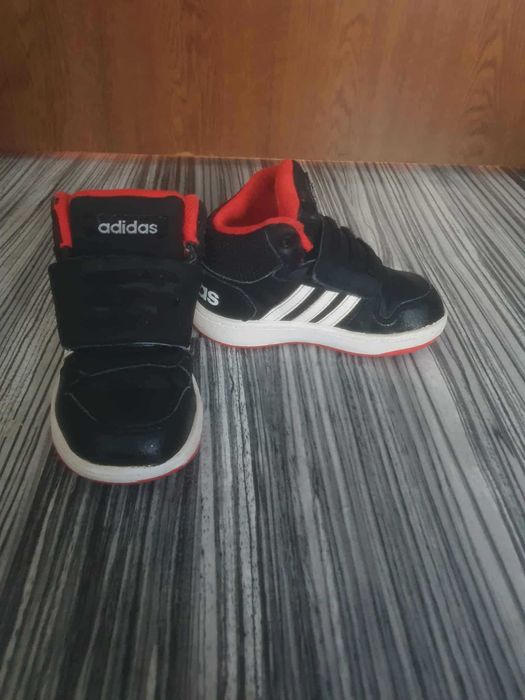 Vând încălțăminte copii 23