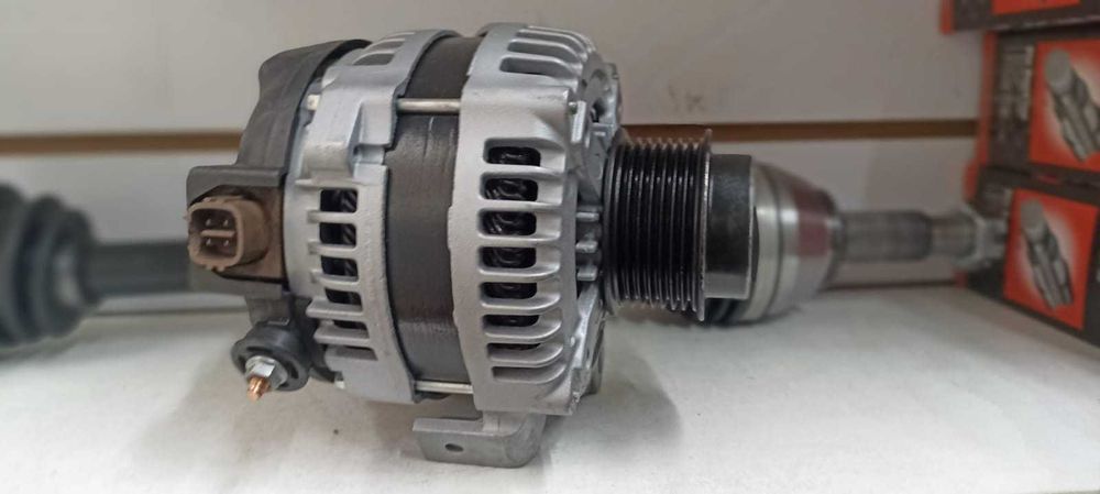 Генератор новый на Toyota 2TR