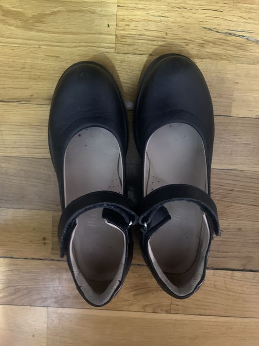 продам школьные туфли