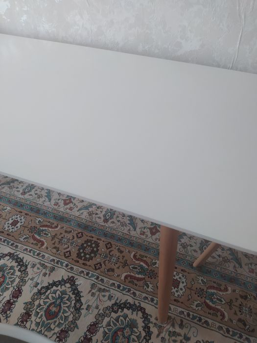 Стол и стулья для кухни