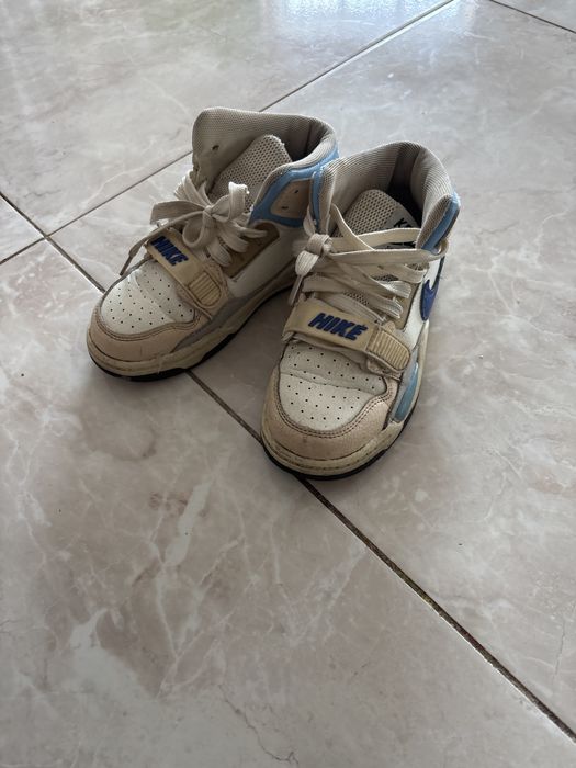 Продам демисезонные кроссовки.