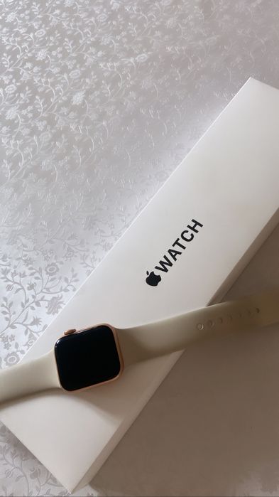 apple watch se 40 mm золотистый