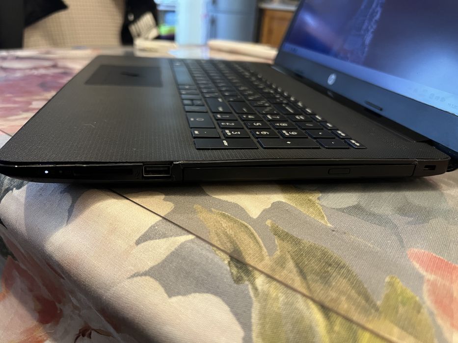 Лаптоп HP 15- da0048nu