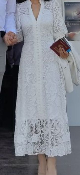 Белое вечернее платье