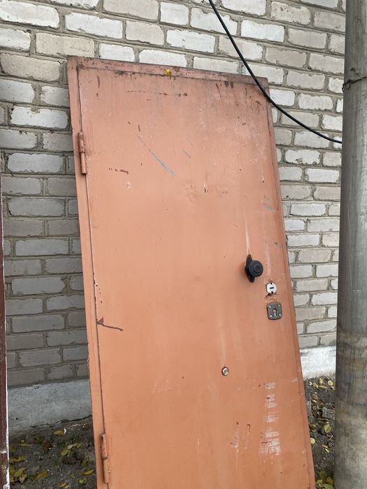 Продам железную дверь