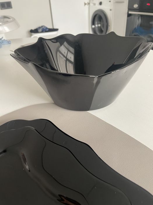 Посуда в черном цвете Франция