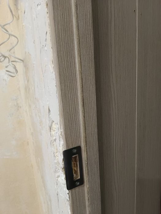 Продам дверь с коробкой