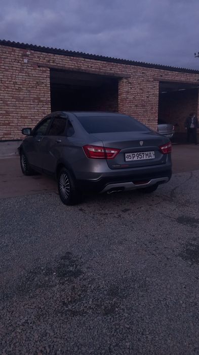 Lada vesta sw cross satiladi