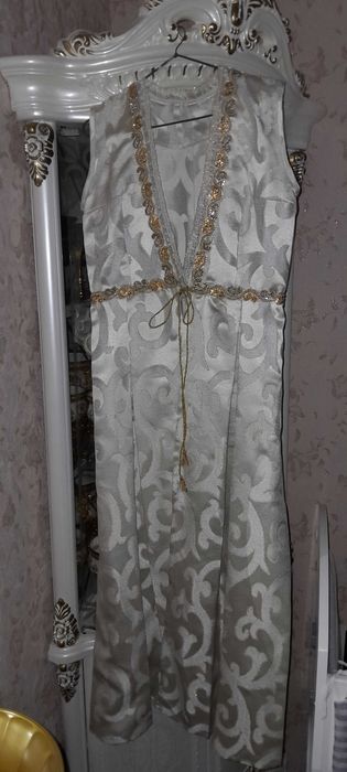 Kelin Salom uchun qo'l mehnatida tikilgan choponlar