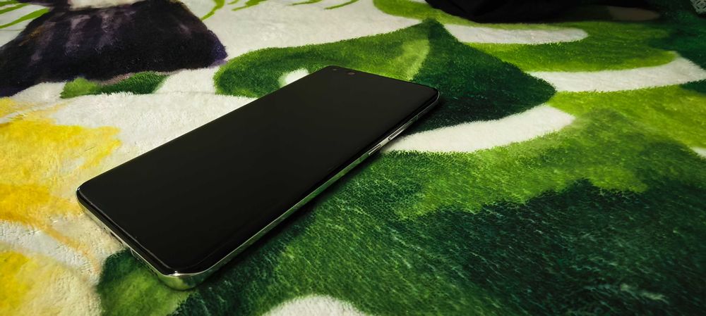 Продавам Huawei P40 Pro 256GB в перфектно състояние