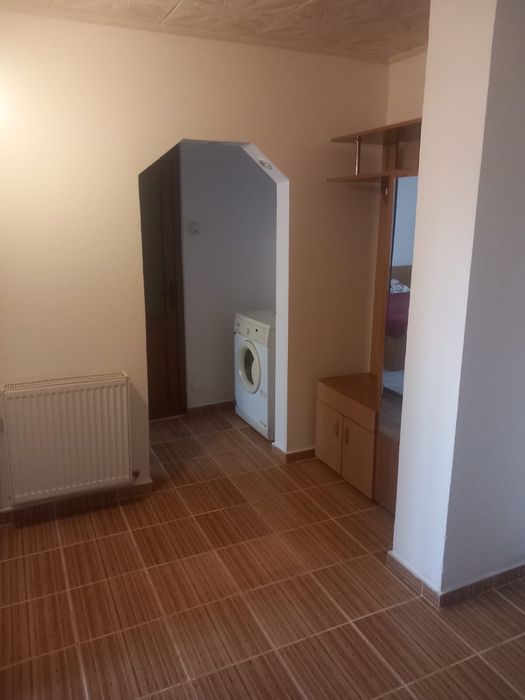 Inchiriez apartament