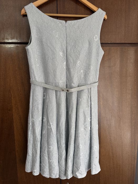 Къса сива рокля с колан